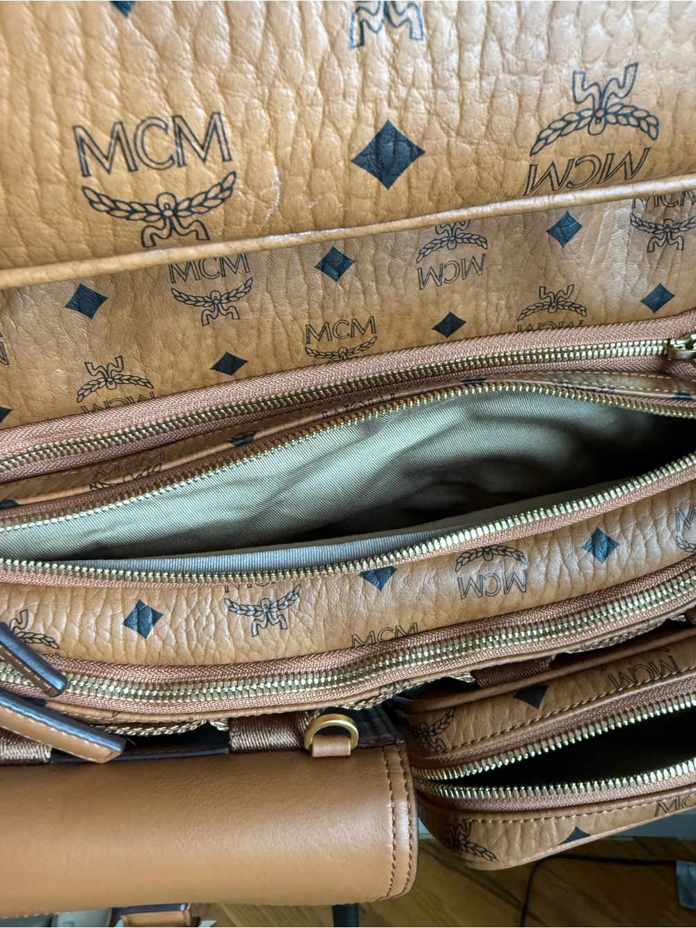 MCM Large Aren Multi-Backpack In Visetos - Picture 6 of 16